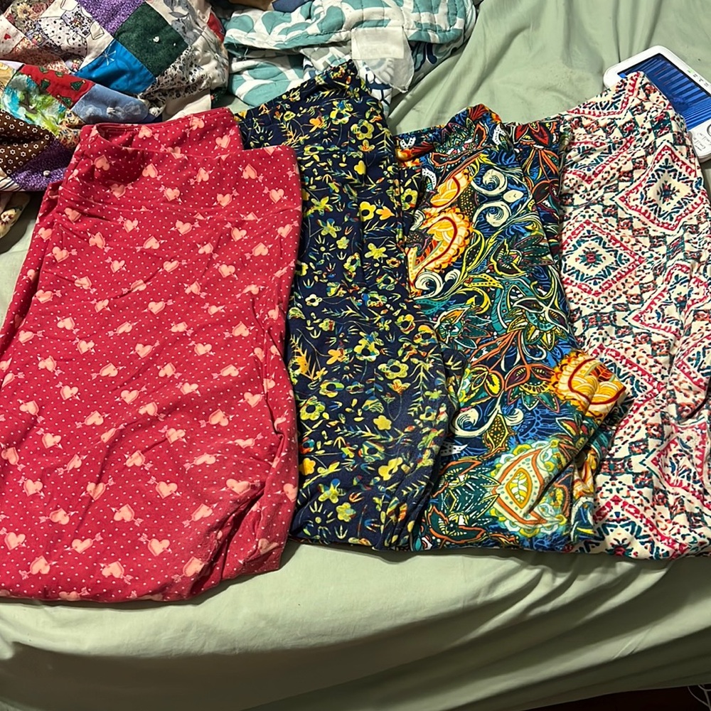 Set of 4 lularoe TC2 leggings